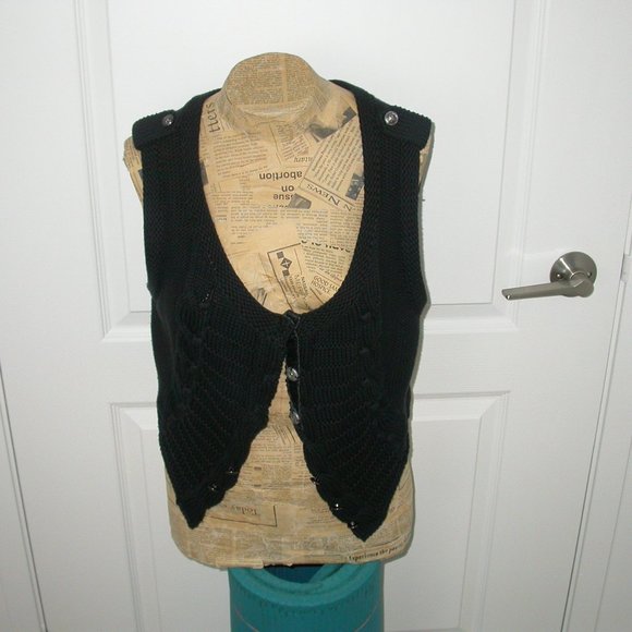 Black Knit Vest - Picture 3 of 8